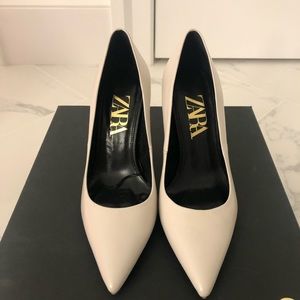 Zara White Leather Pump Size 35 (3inch heel)